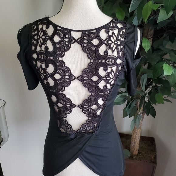 New! Black Cold Shoulder Paw Print Top - Picture 4 of 5